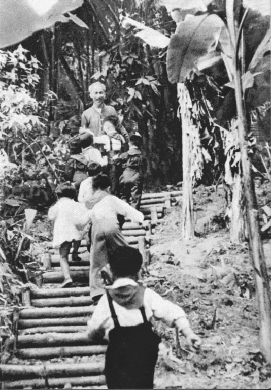 Bác Hồ với Thanh thiếu niên
